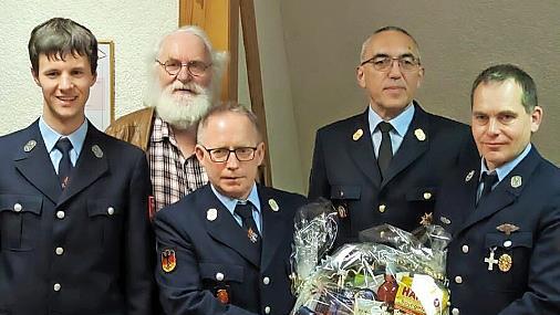 Für 40 Jahre aktiven Dienst wurde Helmut Sack ausgezeichnet. Im Bild von links Kommandant Fabian Einwag, Bürgermeister Veit Pöhlmann, Helmut Sack, KBI Siegfried Zillig und Vorsitzender Uwe Ganzleben