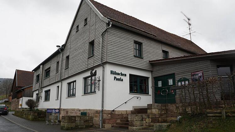 Marlene und Wolfgang Zebisch hören auf. Doch die Traditionsgaststätte, die auch ein beliebtes Ausflugsziel ist, wird nicht schließen. Jennifer Stumpf und Sebastian Marek übernehmen. Foto: Marion Eckert