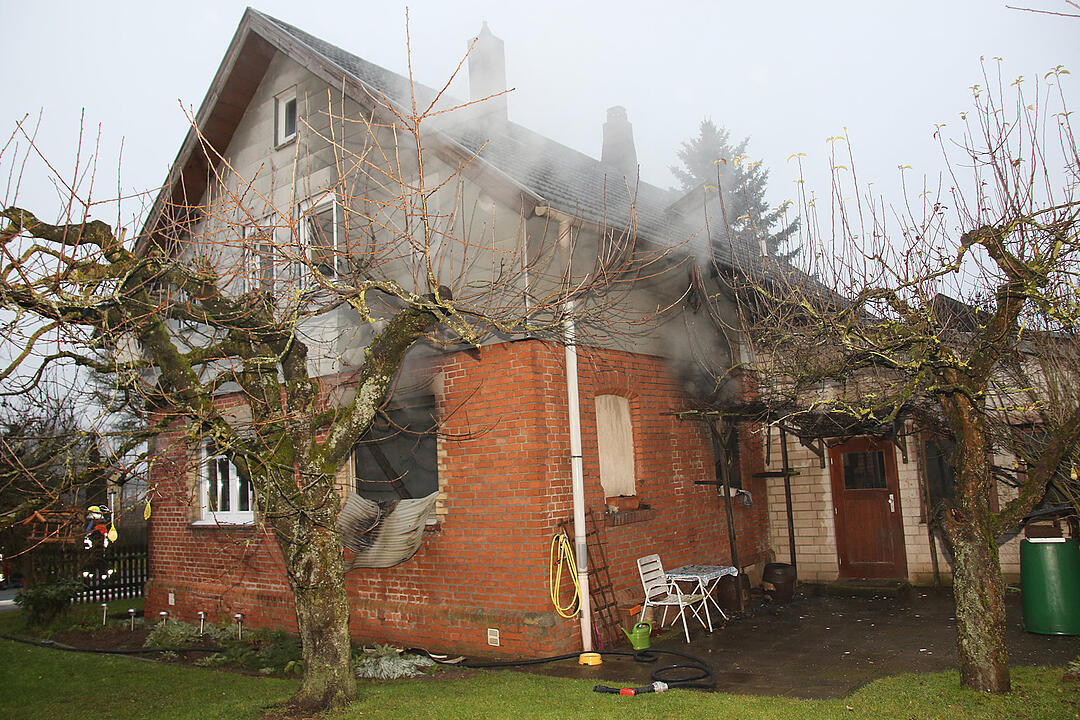 Wohnhausbrand in Coburg: Bewohnerin wurde schwer verletzt – Haus unbewohnbar