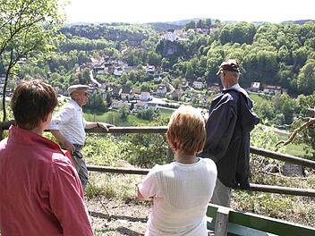 Vom Pfarrfelsen aus hat man einen herrlichen Blick durchs Trubachtal und nach Egloffstein. Reinhard Löwisch