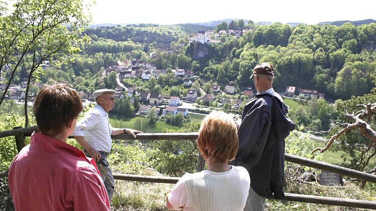 Vom Pfarrfelsen aus hat man einen herrlichen Blick durchs Trubachtal und nach Egloffstein. Reinhard Löwisch