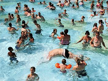 Die Bamberger Freib&auml;der, hier das Stadionbad, erfreuten sich gerade in diesem hei&szlig;en Sommer gro&szlig;er Beliebtheit. Foto: Michael Gr&uuml;ndel, Archiv