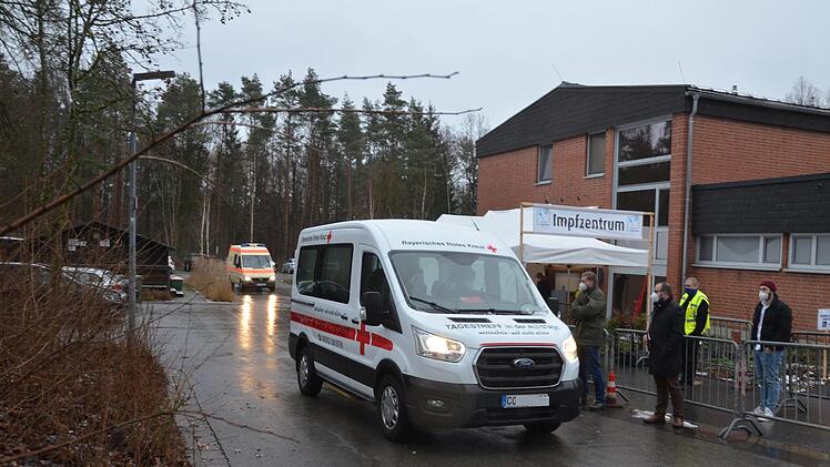 Die mobilen Impfteams rücken am Dienstagmorgen zeitig aus.