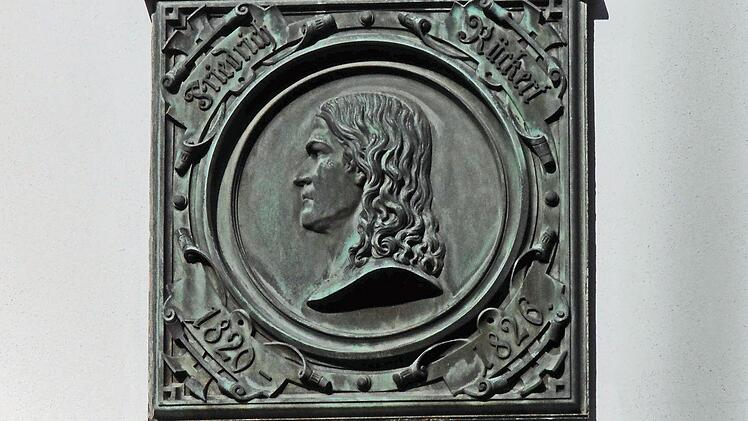 Dieses Relief in der Coburger Rückert-Straße erinnert an den Dichter Friedrich Rückert.Foto: Archiv/Jochen Berger