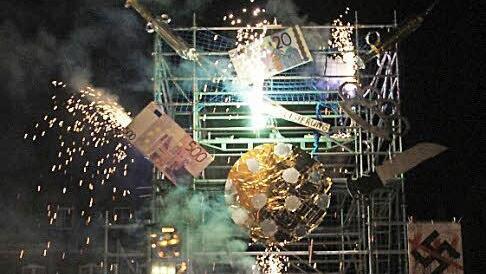 Am späten Samstagabend erlebte Lichtenfels ein spektakuläres Pfingstfeuer zu klassischer Musik und ausgewählten Texten.