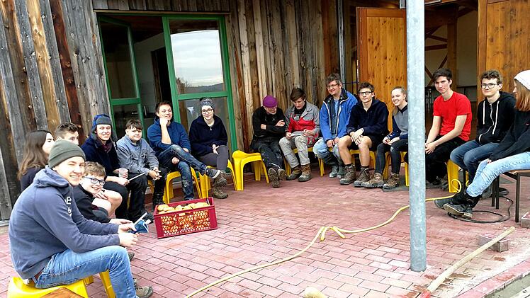 Wer arbeitet, muss auch essen: Alle Augen warten auf den Nachschub.Johanna Blum