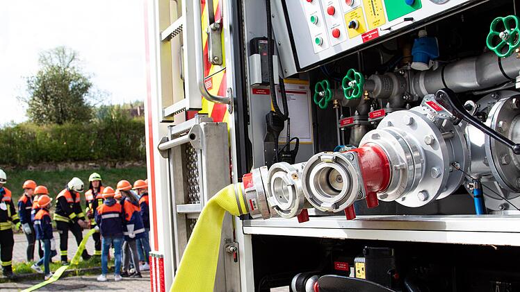 Beim Girls Day der Freiwilligen Feuerwehr Bad Br&uuml;ckenau konnten die M&auml;dchen einen Einblick in die Arbeit der Feuerwehr gewinnen.