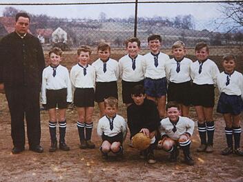 Die C-Jugend im Jahr 1961 (v.l.): Eberhard Elsner, Alfons Jakob, Ludwig Staffen, Wolfgang Brehm, Rudolf Jakob, Wolfgang Roth, Herbert Brehm, Erich Lang, Helmut Meixner, Ludwig Kowatsch, Reinhardt Turnwald