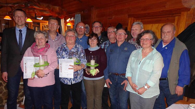 Die OGV-Hauptversammlung war Anlass, langjährige Mitglieder zu ehren. Foto: Lothar Weidner