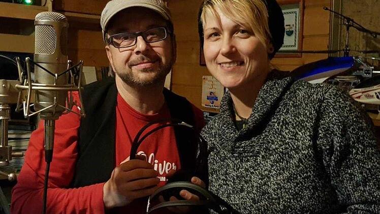 Mit Steffi List hat der Nüdlinger ein Duett produziert. Die Sängerin ist eine alte Bekannte des 53-Jährigen. Vor zehn Jahren wurde sie durch eine Casting-Show mit Stefan Raab landesweit bekannt.