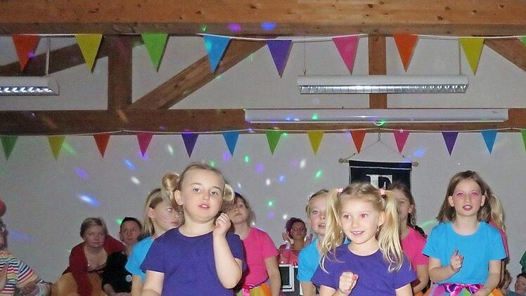 Viel Applaus gab es für die acht Mädchen der EKG-Kindertanzgruppe.