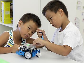 Die Nachfrage nach Kursen, Workshops oder Feriencamps der Haba-Digitalwerkstatt, in denen Kinder zum Beispiel Roboter bauen, ist im Corona-Jahr 2020 deutlich angestiegen. Foto: Emily Sophie Süß