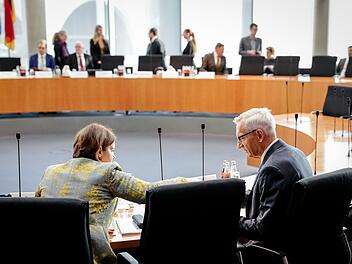 &Ouml;ffentliche Anh&ouml;rung der Pr&auml;sidenten der Nachrichtendienste