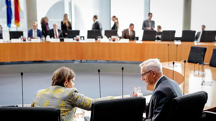 &Ouml;ffentliche Anh&ouml;rung der Pr&auml;sidenten der Nachrichtendienste