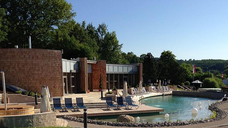Therme Obernsees mit Teich und Oase in Mistelgau