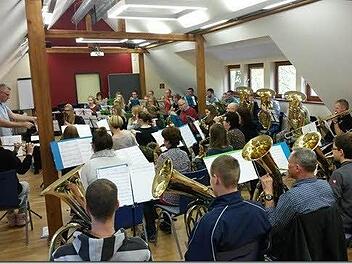 Unter Leitung von Dirigent Thomas Bogner verbrachten Eschenbacher Musikanten ein intensives Probenwochenende in Fulda. Foto: Thomas Reuter