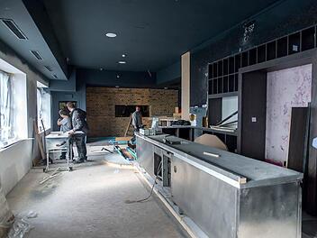 Hier entsteht die "Good old East Bar". Dunkles Holz, Backsteine und Parkett sollen der Bar eine gediegene Atmosph&auml;re verleihen. Fotos: Anand Anders