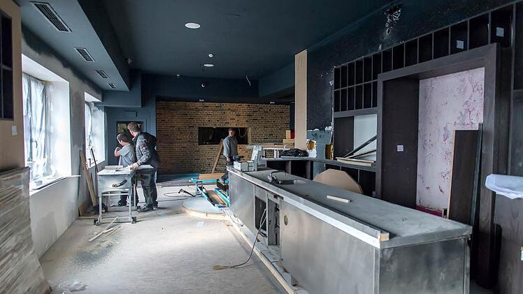 Hier entsteht die "Good old East Bar". Dunkles Holz, Backsteine und Parkett sollen der Bar eine gediegene Atmosph&auml;re verleihen. Fotos: Anand Anders