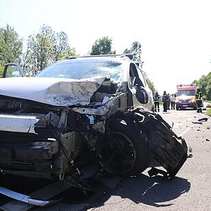 Kradfahrer verstirbt nach Frontalzusammenstoß
