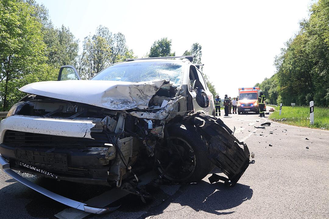 Kradfahrer verstirbt nach Frontalzusammenstoß