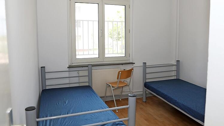 Die Zimmer des Ankerzentrums sind klein und mit dem Nötigsten eingerichtet.