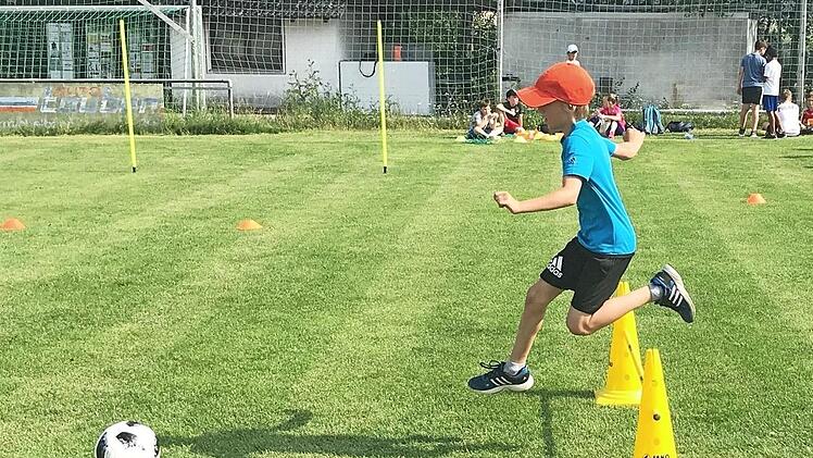 Fünf Stationen werden von den Ballhelden durchlaufen.