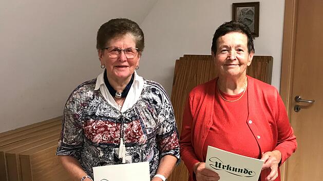 Die Geehrten des Obst- und Gartenbauvereins V&ouml;lkersleier: Waltraud Neuland (links) und Ella Gl&uuml;ck, die jeweils seit 40 Jahren im Verein sind.