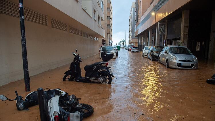 Ex-Hurrikan Gabrielle setzt Teile Spaniens unter Wasser