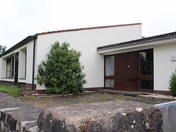 Der rechte Teil des Guttenberger Schulgebäudes soll zu einem Dorfgemeinschaftshaus umgebaut werden. Diesen Grundsatzbeschluss hat der Gemeinderat gefasst. Foto: Matthias Beetz