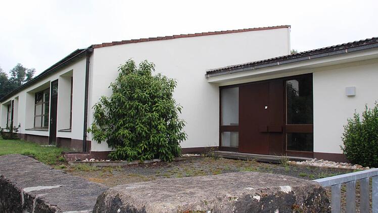 Der rechte Teil des Guttenberger Schulgebäudes soll zu einem Dorfgemeinschaftshaus umgebaut werden. Diesen Grundsatzbeschluss hat der Gemeinderat gefasst. Foto: Matthias Beetz