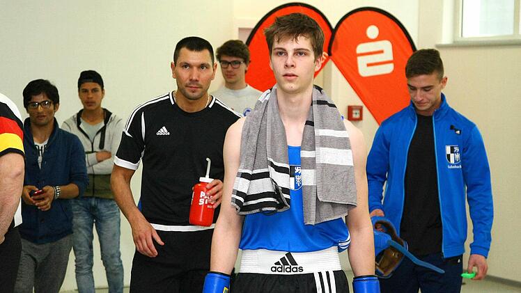 Leo Schels auf dem Weg zum Ring. Foto: Monika Limmer