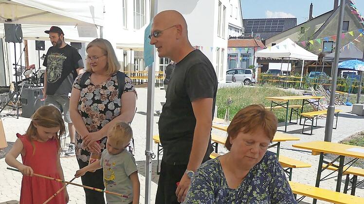 An den Spielstationen konnten sich die Kinder und ihre Eltern abwechslungsreich besch&auml;ftigen.