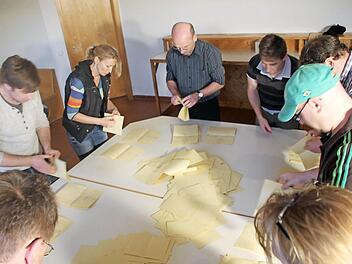 Die Entscheidung fiel im Marktsaal, wo Willi Sendelbeck in der Kerngemeinde die entscheidenden Stimmen erhielt,  Foto: Ralf Kestel