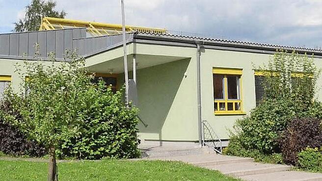 Wegen der Schimmelbildung im Kindergarten müssen die Kinder ausgelagert werden. Das Wie und Wo entzweit die Pressiger. Foto: K.-H. Hofmann