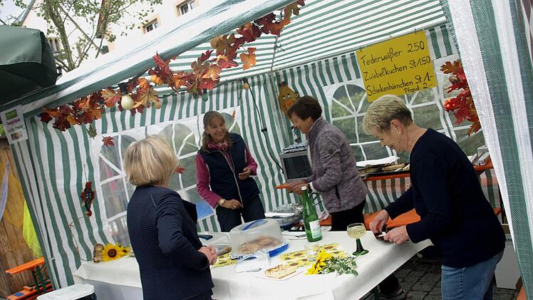 ungen Wein und Zwiebelkumm bot der "Tennisclubb Staawiesn" an. Foto: Susanne Deuerling