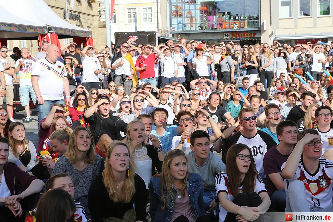 Bamberg; Public-Viewing zum Spiel Deutschland gegen Nordirland; Foto: Barbara Herbst