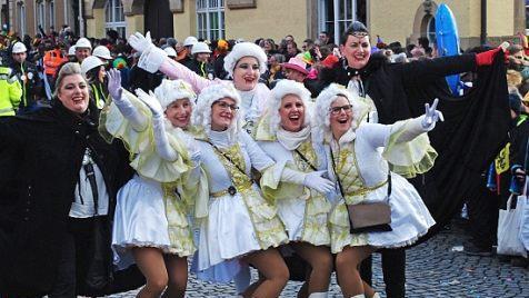 Neben einigen Teufelinnen waren auch Engel in Seßlach.