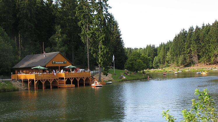 Im Zug der Kooperationsmaßnahmen von FWG und FWO erstellt die FWO eine neue Fernwasserleitung entlang des Ölschnitzsees. Die Hausanschlussleitung des Kiosks muss aufgrund eines Beschlusses durch die FWG umgelegt werden.Archiv