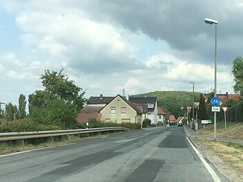 Die Ortsdurchfahrt in Unteroberndorf soll nicht nur saniert, sonder durch eine Querungshilfe auch sicherer werden. Foto: Anette Schreiber