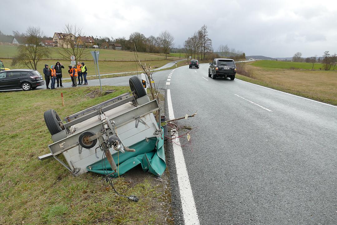 Erste Sturmschäden in Franken