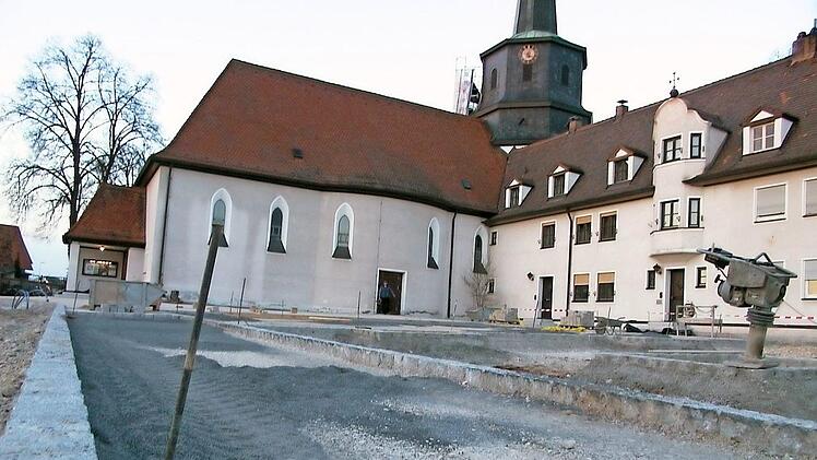 Es gab immer wieder aufregende Zeiten, so auch 2001, als der Vorplatz neu gestaltet wurde.  Foto: FT-Archiv