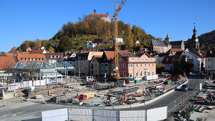 Noch ist der Zentralparkplatz  eine der großen Kulmbacher "Baustellen".  Foto: An  nika Fischer
