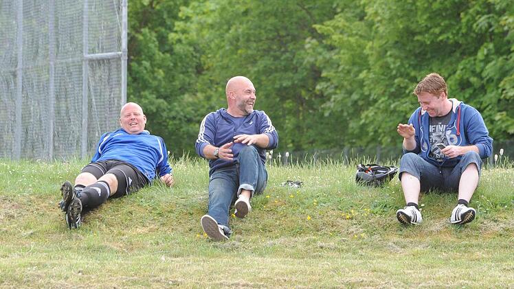 Gute Laune zumindest abseits des Spielfeldes - gesehen beim Match des FC 06 gegen Großbardorf II.  Foto: Hopf