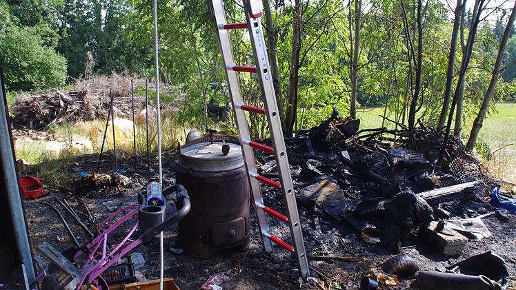 Diese Gegenstände wurden ein Raub der Flammen. Foto: Marco Meißner