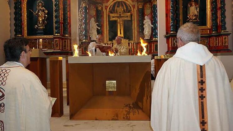 Altarweihe auf dem Volkersberg durch Bischof Friedhelm Hofmann am 2. Oktober 2016 Foto: Marion Eckert