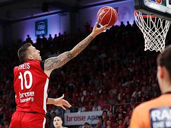 Mit 76-67 gewinnt Brose Bamberg auch das dritte Spiel gegen Bayern M&uuml;nchen und zieht verdient ins Finale ein. Foto: DanielL&ouml;b