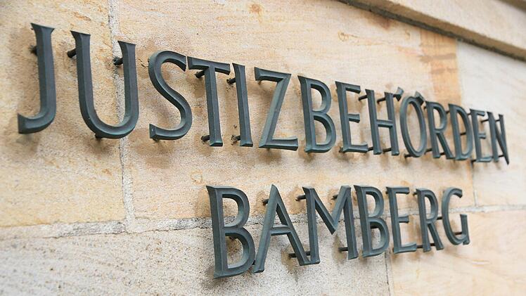 Mit Bewährungsstrafen kamen vor dem Amtsgericht Bamberg zwei rumänische Ehepaare davon, die in Müller-Märkten hochwertige Drogerieartikel mitgehen ließen.Ferdinand Merzbach
