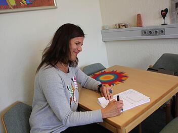 Kerstin Zapf ist Schulleiterin in Teuschnitz. Für die Bemerkungen in den Zeugnissen sind für sie Beobachtungen während des Schuljahres wichtig. Foto: Davina Zipfel