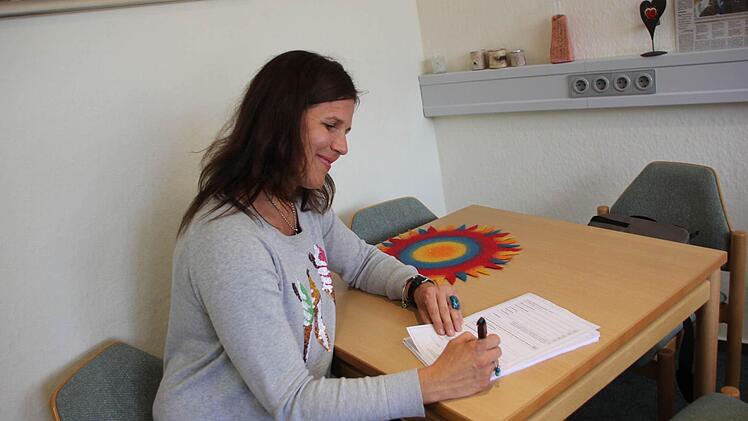 Kerstin Zapf ist Schulleiterin in Teuschnitz. Für die Bemerkungen in den Zeugnissen sind für sie Beobachtungen während des Schuljahres wichtig. Foto: Davina Zipfel