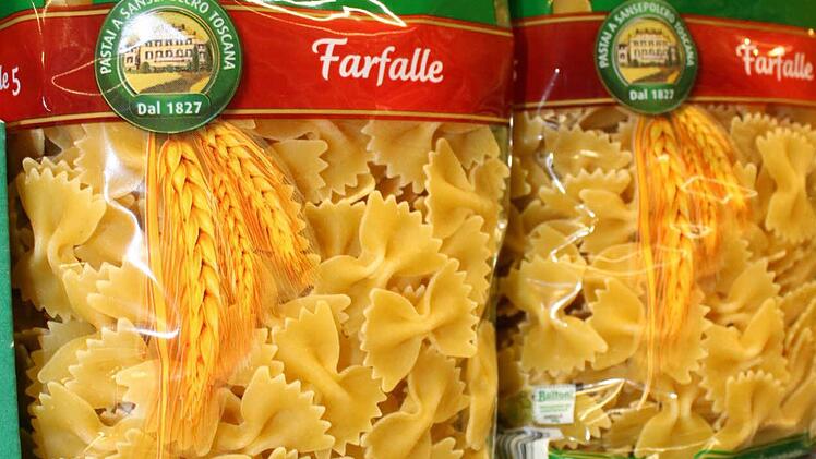 ... zu den Etiketten gefunkt. Fotos: Stephan Tiroch